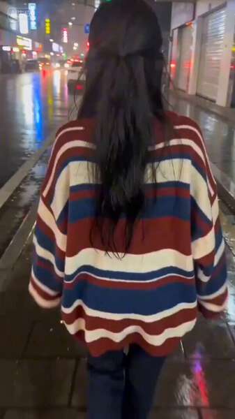 Shaky Smartphone Vlog Girl