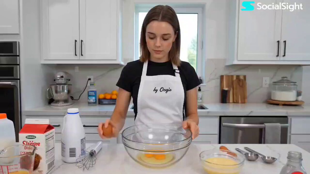 Kinetic Chocolate Cake Baking