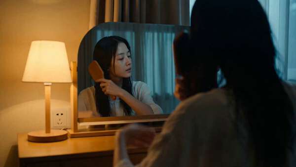 Seedance Horror: Mirror Reflection