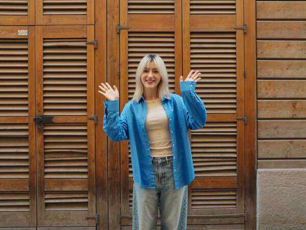 City Stroll Blonde Bangs Look