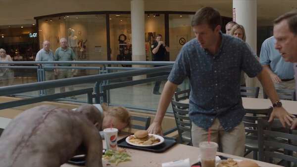 Mall Zombie Outbreak Escape