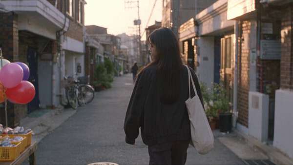 A Balloon Stand on an Early-2000s Seoul Morning