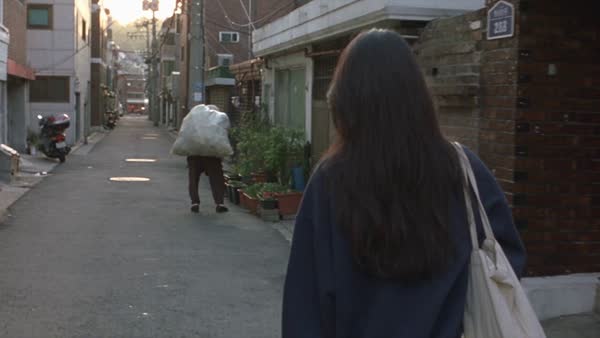 Small Kindness on a Seoul Morning
