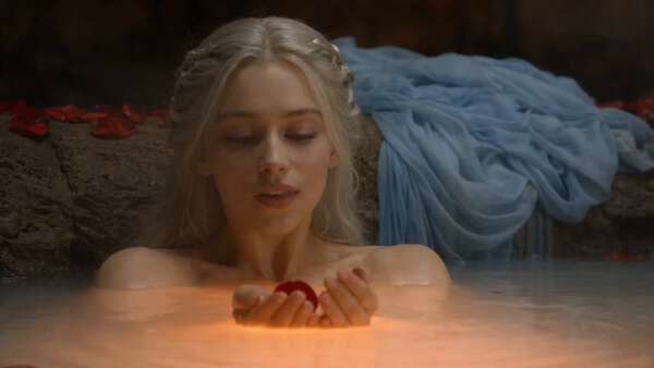 The Dragon Queen Bathes in the Hot Spring